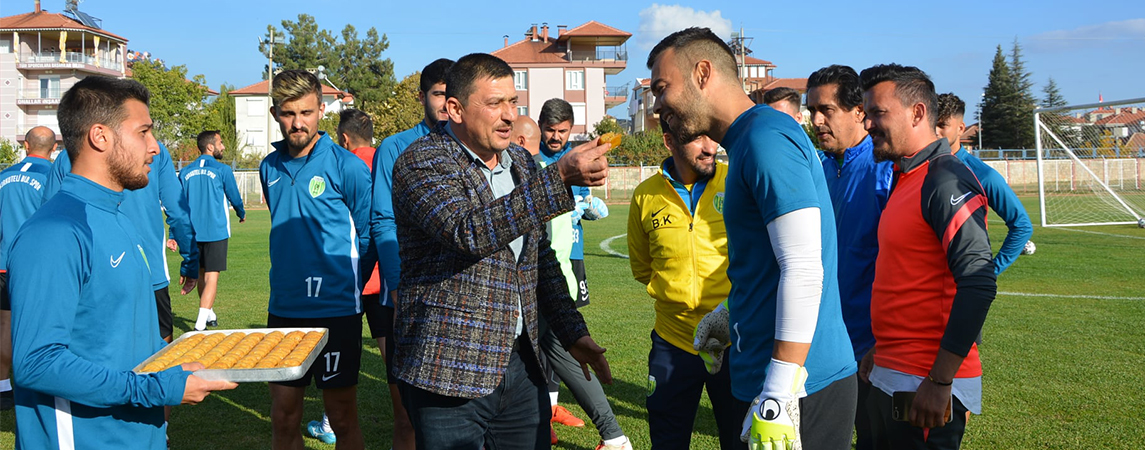ESNAF ODASI BAŞKAN ADAYI KÜÇÜKKARASUCU’DAN KORKUTELİSPOR’A MORAL ZİYARETİ